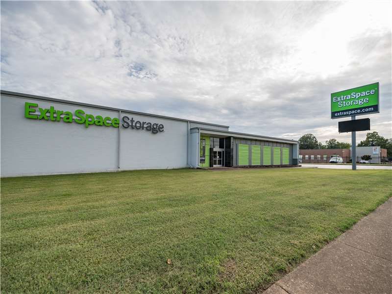 Extra Space Storage  4805 Summer Ave in Memphis, TN