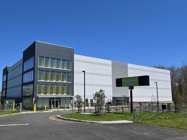 Extra Space Storage facility at 16 Salemme Ln - Orange, CT