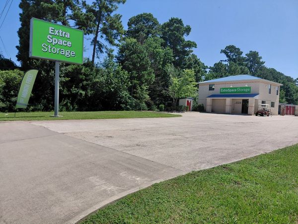 Extra Space Storage facility at 24210 Hufsmith Kohrville Rd - Tomball, TX