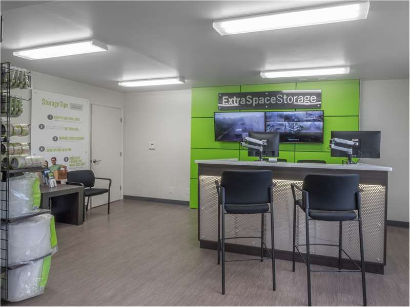20×8 Parking Lot in Fort Lauderdale, FL 855 W Commercial Blvd Fort Lauderdale, Florida 3