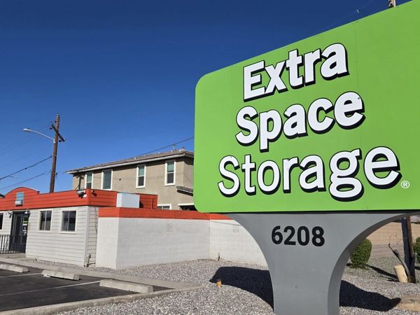 Extra Space Storage facility at 6208 N 67th Ave - Glendale, AZ