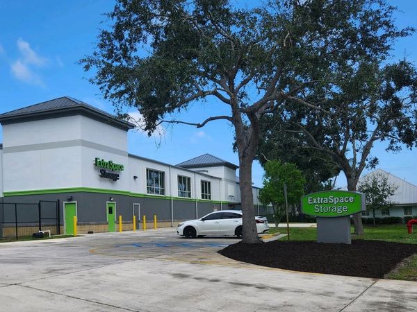 Extra Space Storage facility at 1655 10th Ave - Vero Beach, FL
