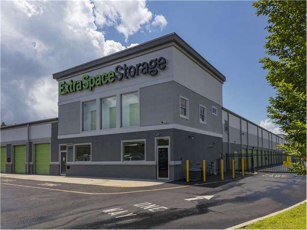 Extra Space Storage facility at 1864 US-9 - Toms River, NJ