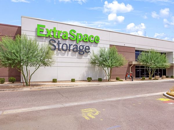 Extra Space Storage facility at 5256 W Bell Rd - Glendale, AZ