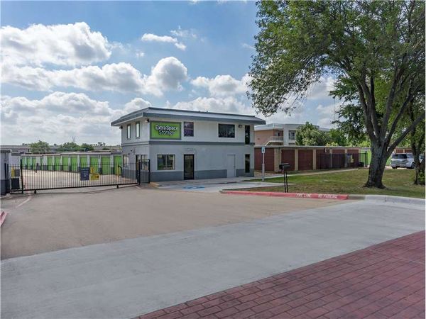 Extra Space Storage facility at 810 S Denton Tap Rd - Coppell, TX