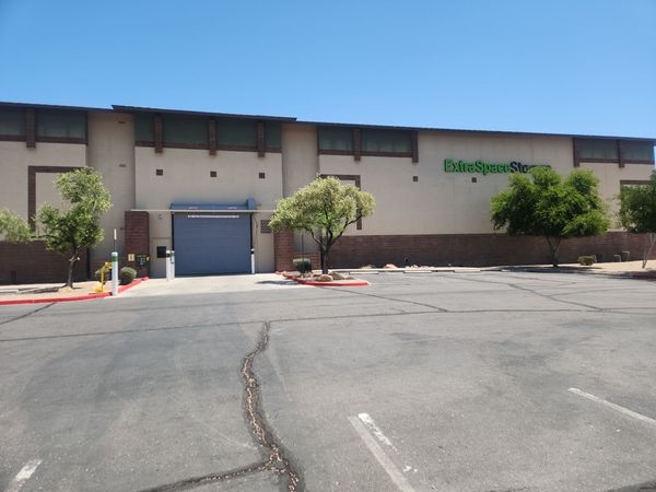 Extra Space Storage facility at 10760 N 116th St - Scottsdale, AZ