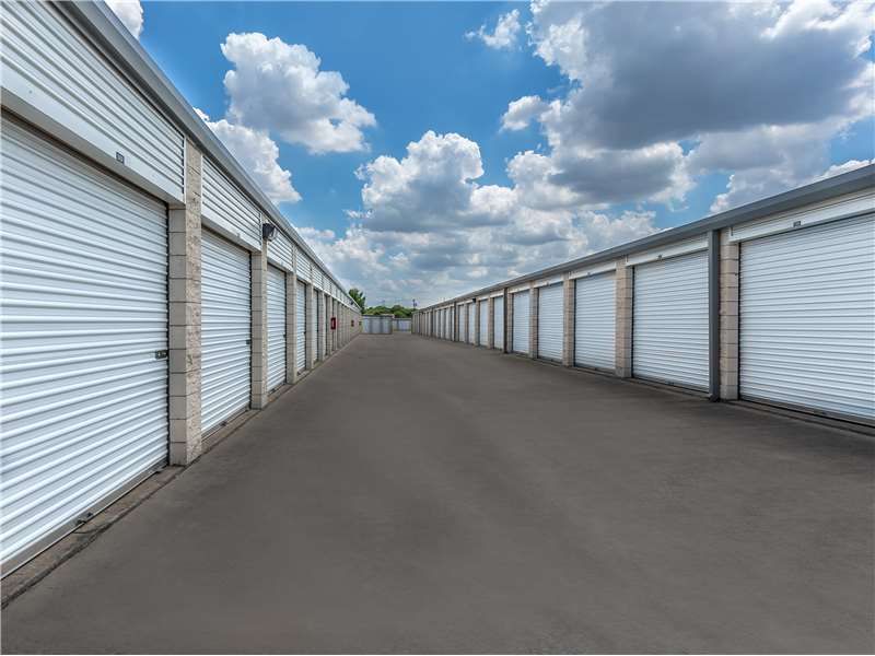 Extra Space Storage  811 S Hampton Rd in Desoto, TX