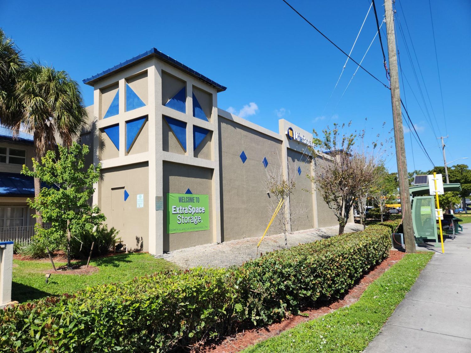 Extra Space Storage  3001 N Dixie Hwy in Fort Lauderdale, FL