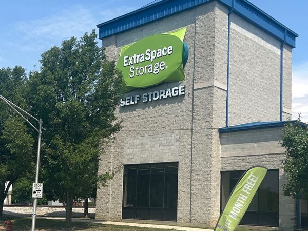 Extra Space Storage facility at 1344 W 105th St - Chicago, IL