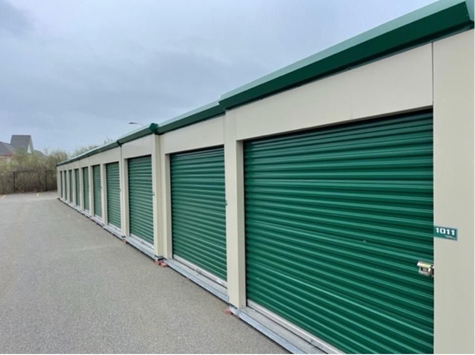 Extra Space Storage  4 Linlew Dr in Londonderry, NH