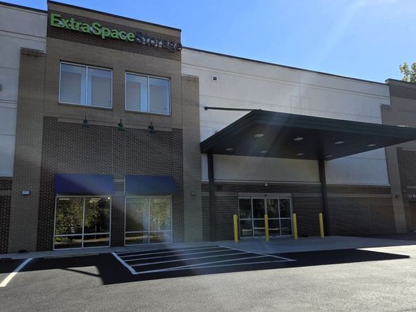 Extra Space Storage facility at 650 Dekalb Industrial Way - Decatur, GA
