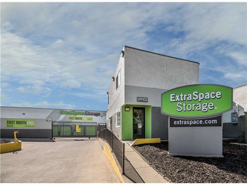 Extra Space Storage  401 Farnel Rd in Santa Maria, CA