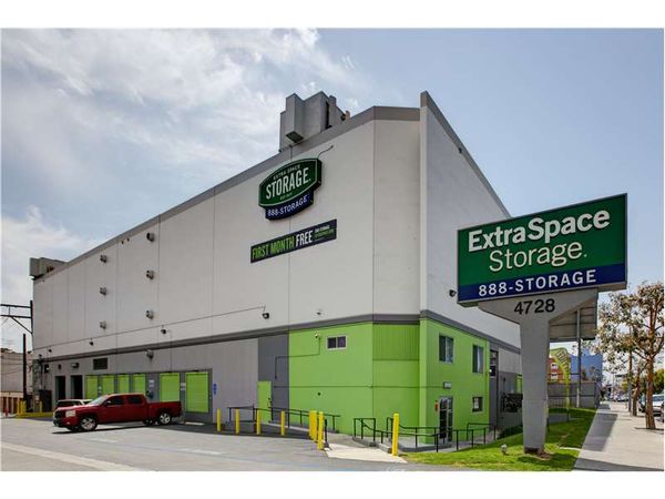 Extra Space Storage facility at 4728 Fountain Ave - Los Angeles, CA