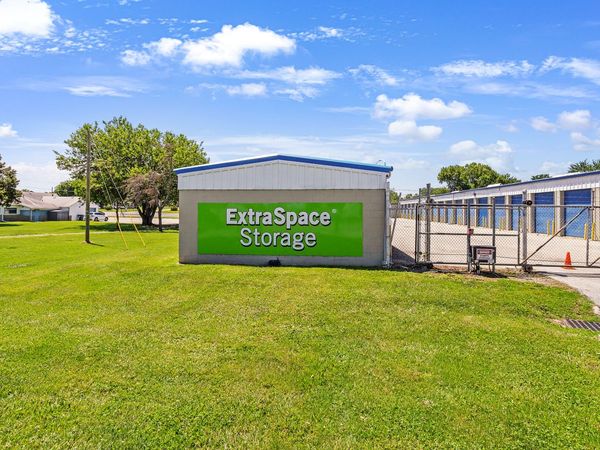 Extra Space Storage facility at 2601 N Granville Ave - Muncie, IN