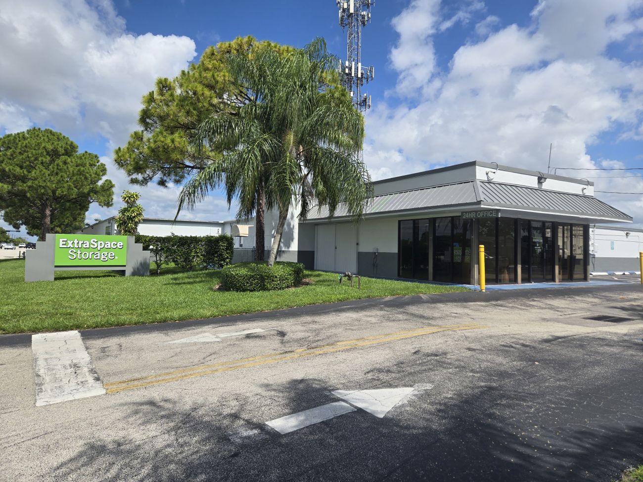 Extra Space Storage in Hollywood, FL  7901 Sheridan St