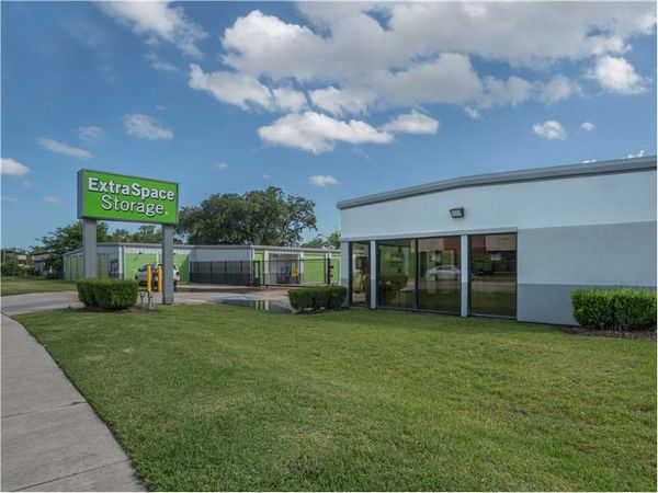 Extra Space Storage facility at 10617 Fuqua St - Houston, TX