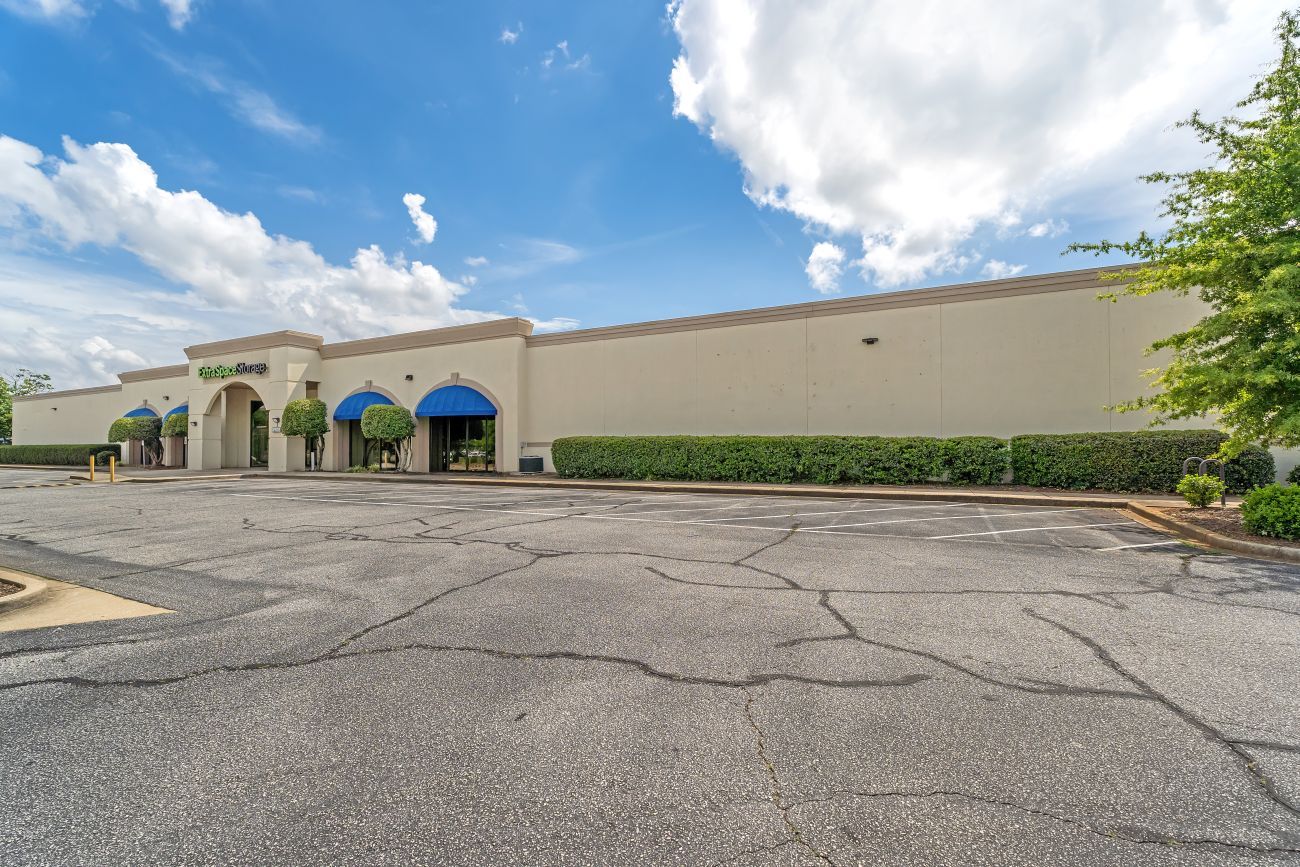 10×25 Parking Lot in Greenville, SC 2422 Laurens Rd Greenville, South Carolina