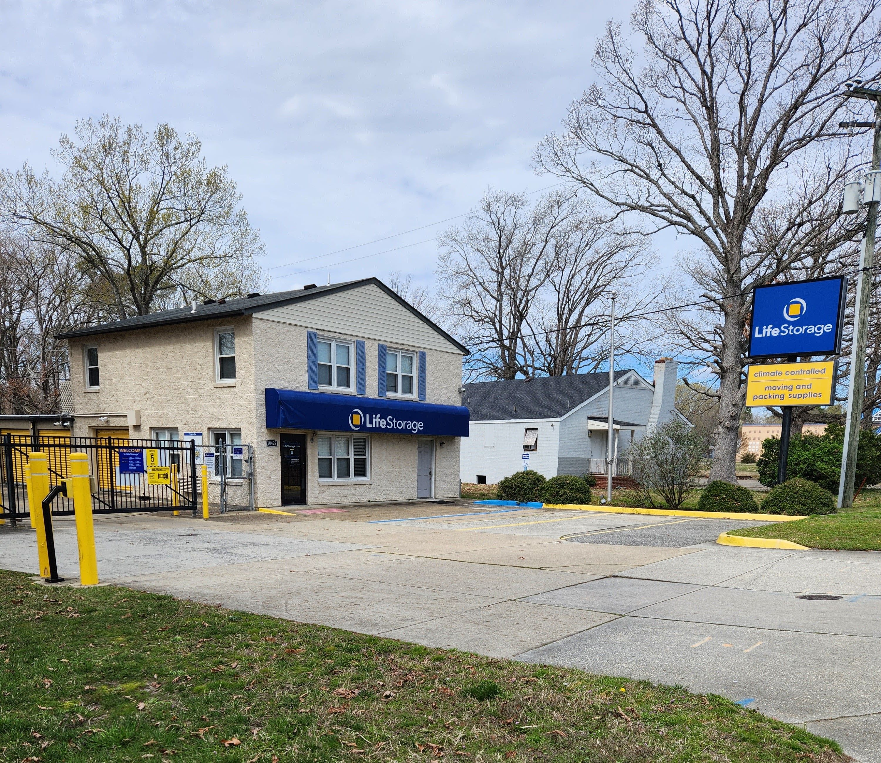 Extra Space Storage  10429 Jefferson Ave in Newport News, VA