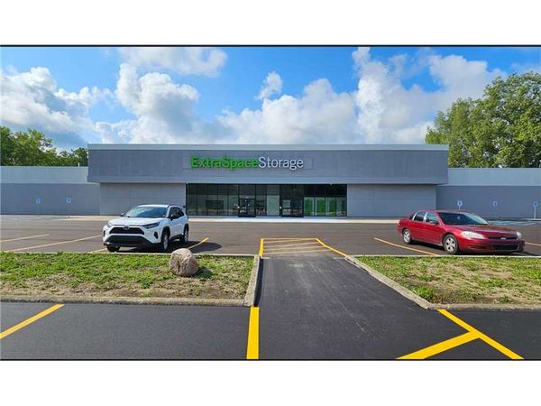 Extra Space Storage facility at 5350 Davison Rd - Burton, MI
