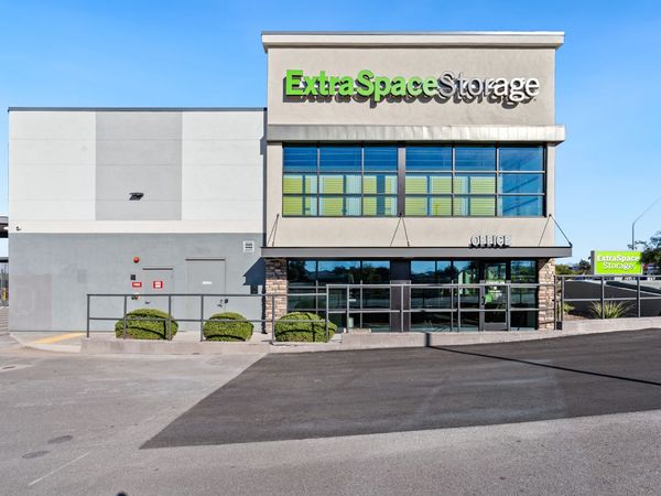 Extra Space Storage facility at 1760 W Irvington Rd - Tucson, AZ