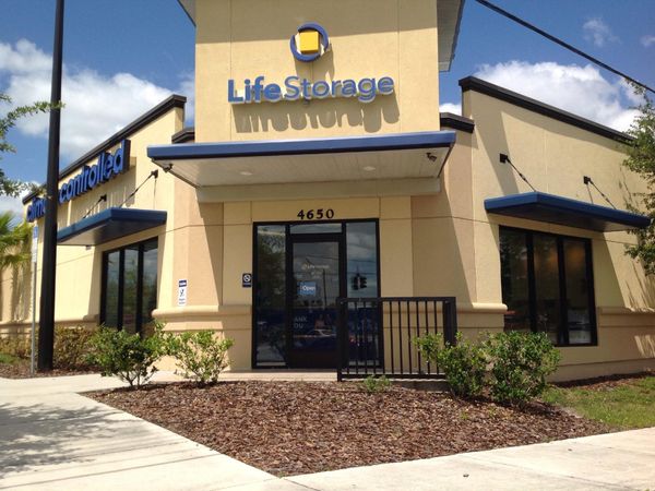 Life Storage facility on 4650 S Semoran Blvd - Orlando, FL