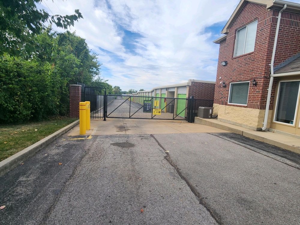 10×20 Garage in St Louis, MO 3535 Lemay Ferry Rd St Louis, Missouri 2