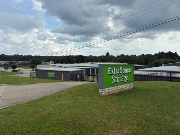Extra Space Storage facility at 241 Forest Lake Dr - Texarkana, TX