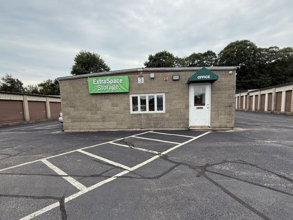 Extra Space Storage facility at 225 Cowesett Ave - West Warwick, RI