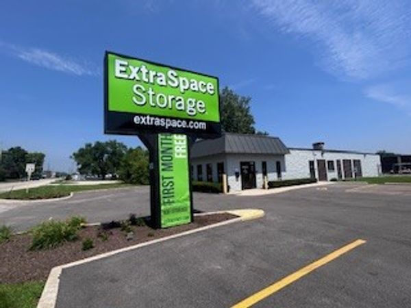 Extra Space Storage facility at 673 Barron Blvd - Grayslake, IL