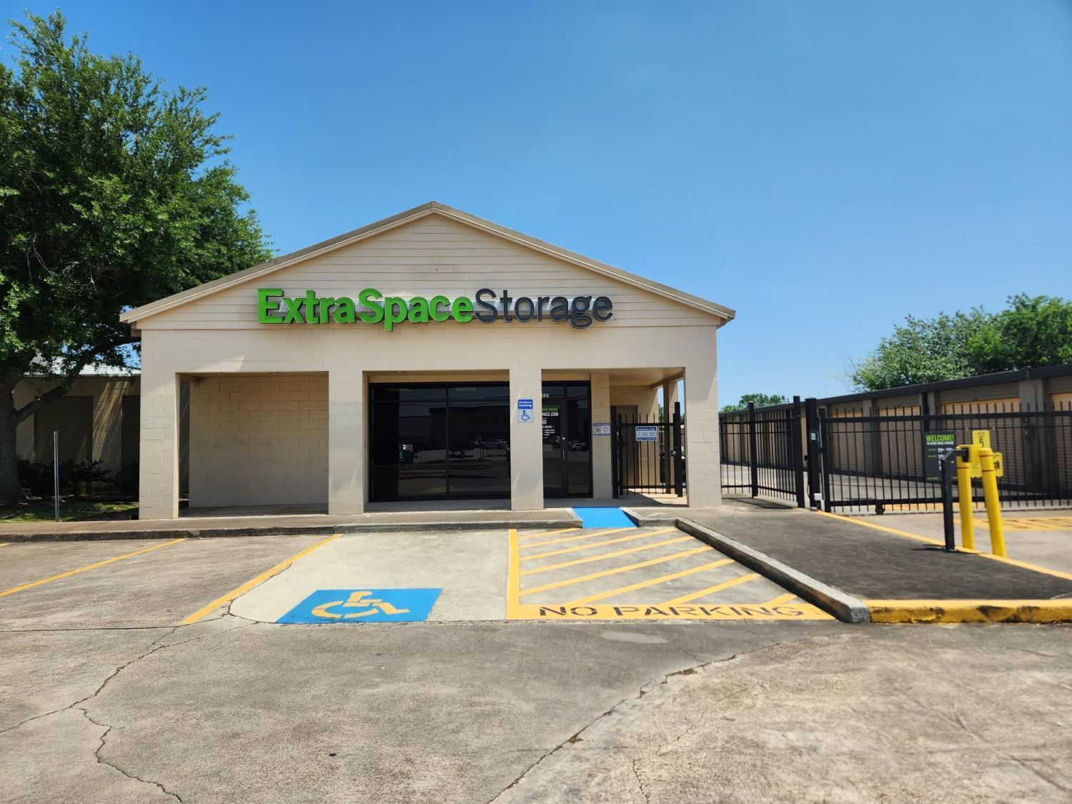 Extra Space Storage  3321 Center St in Deer Park, TX