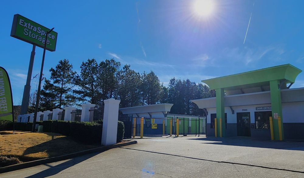 Extra Space Storage in Cumming, GA  3585 Hutchinson Rd