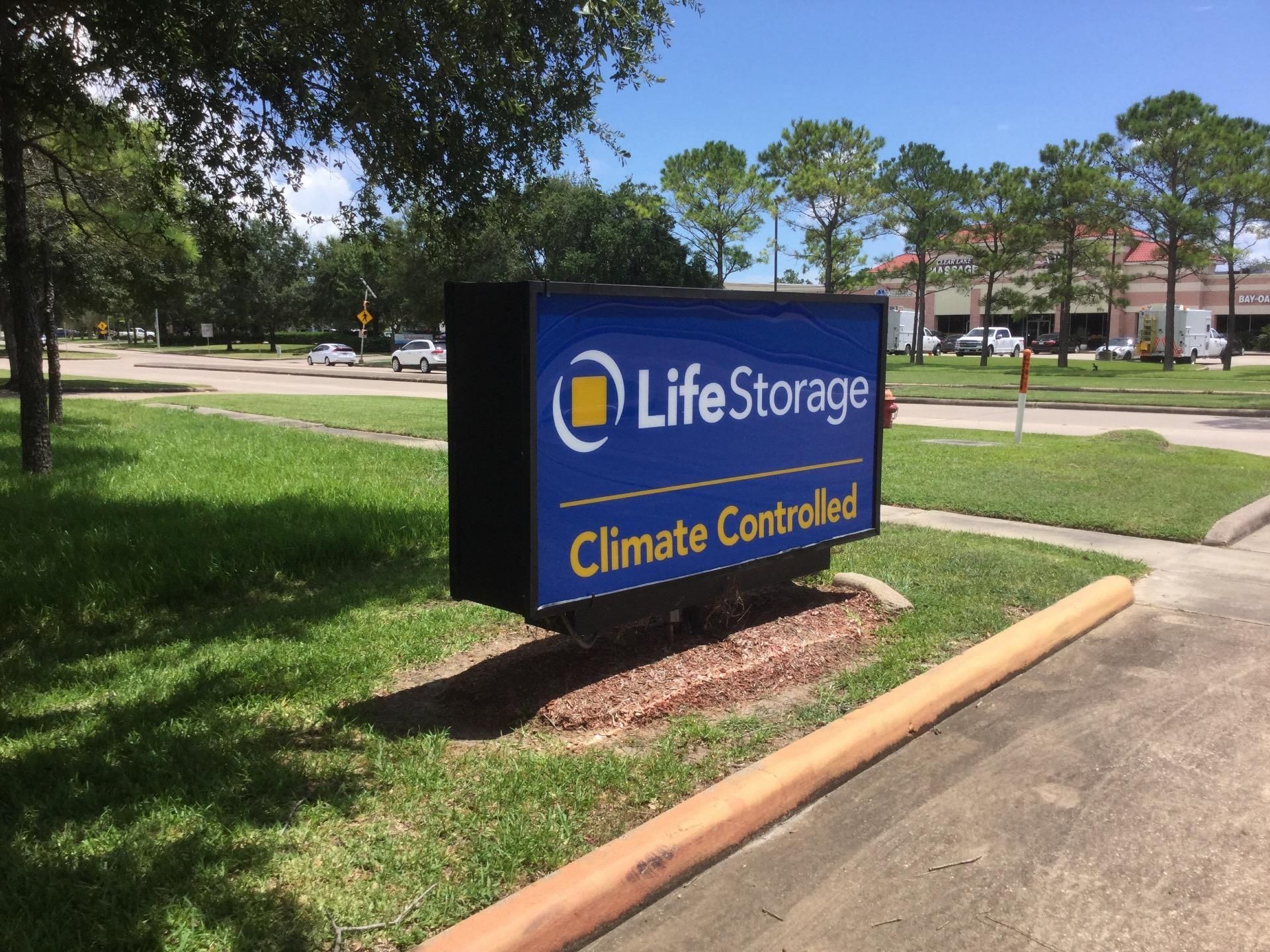 Extra Space Storage  14102 Bay Pointe Ct in Webster, TX