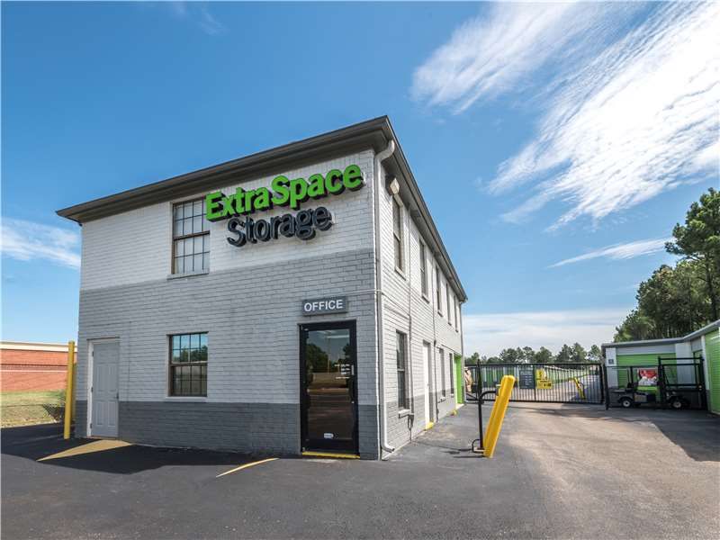 Extra Space Storage  900 N Germantown Pkwy in Cordova, TN