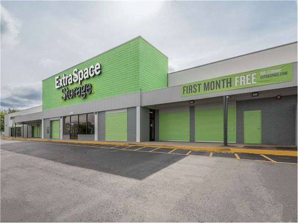 Extra Space Storage facility at 5845 Charlotte Pike - Nashville, TN