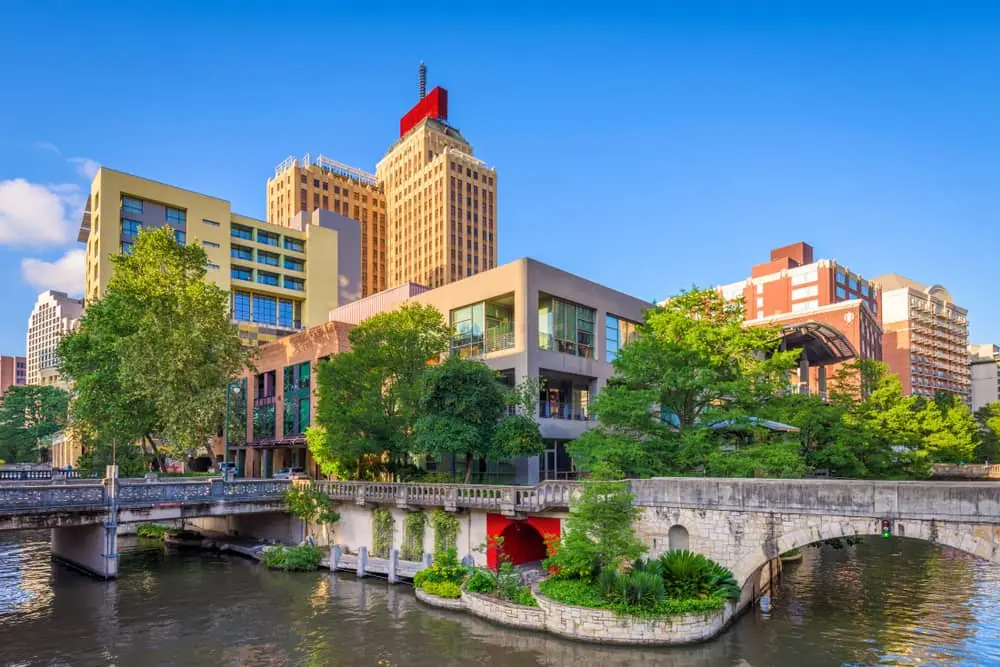 Article image for: 10 Best Places to Get Free & Cheap Moving Boxes in San Antonio