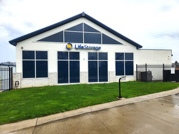 Extra Space Storage facility at 355 Bishop Rd - Cleveland, OH