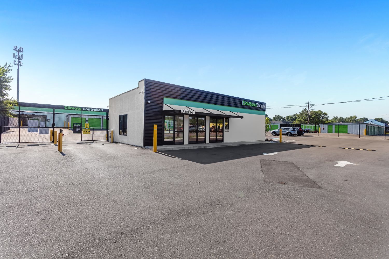 Extra Space Storage  4600 Millbranch Rd in Memphis, TN