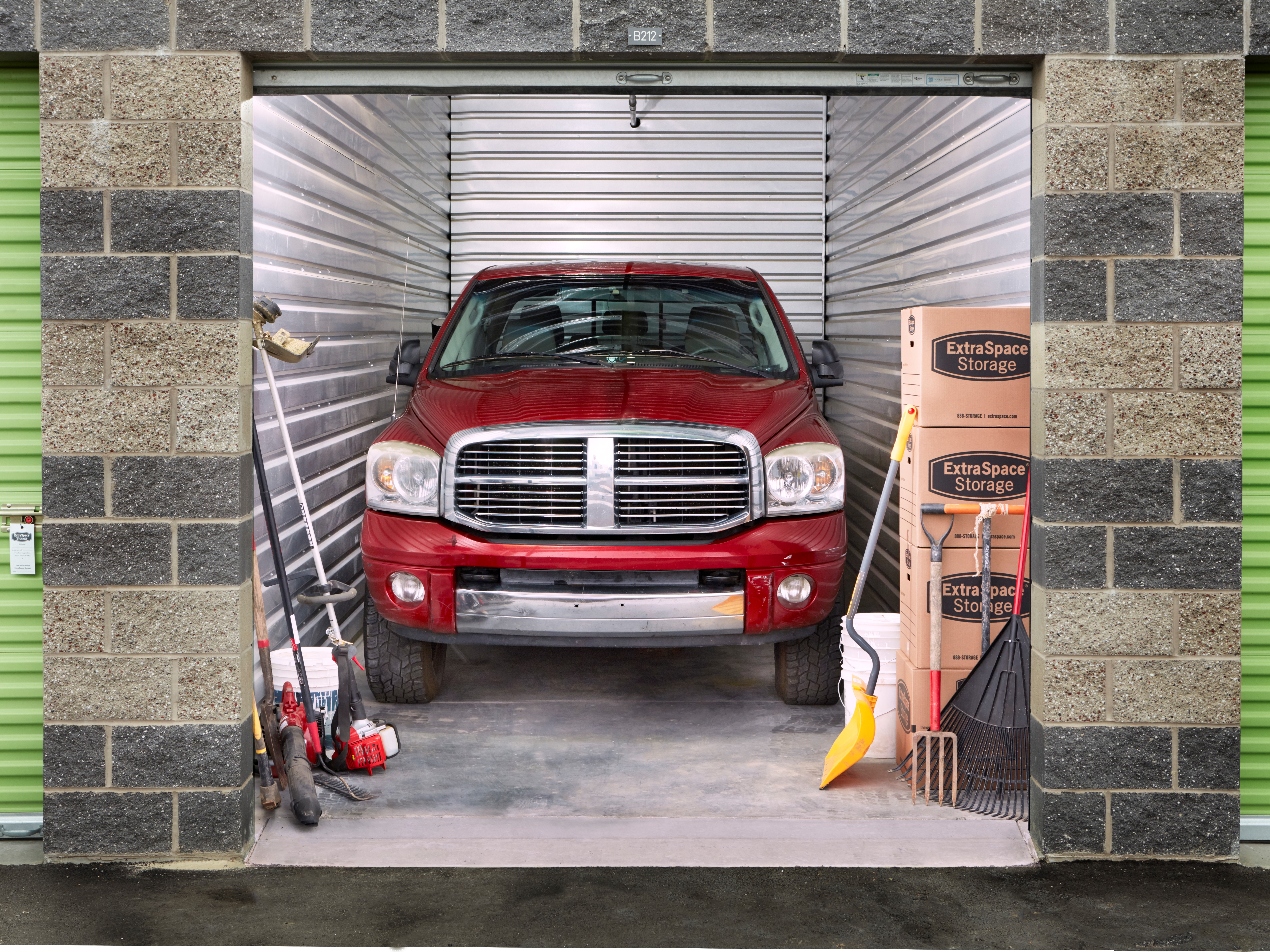 What You Need to Know When You Store a Vehicle in a Storage Unit