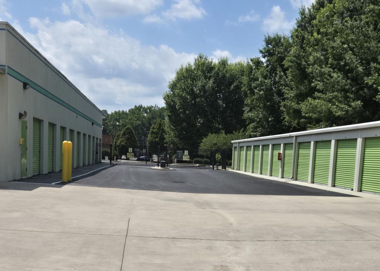 Extra Space Storage in Greensboro, NC  3939 W Market St 3