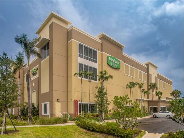 Extra Space Storage facility at 1001 NE 1st Ave - Pompano Beach, FL