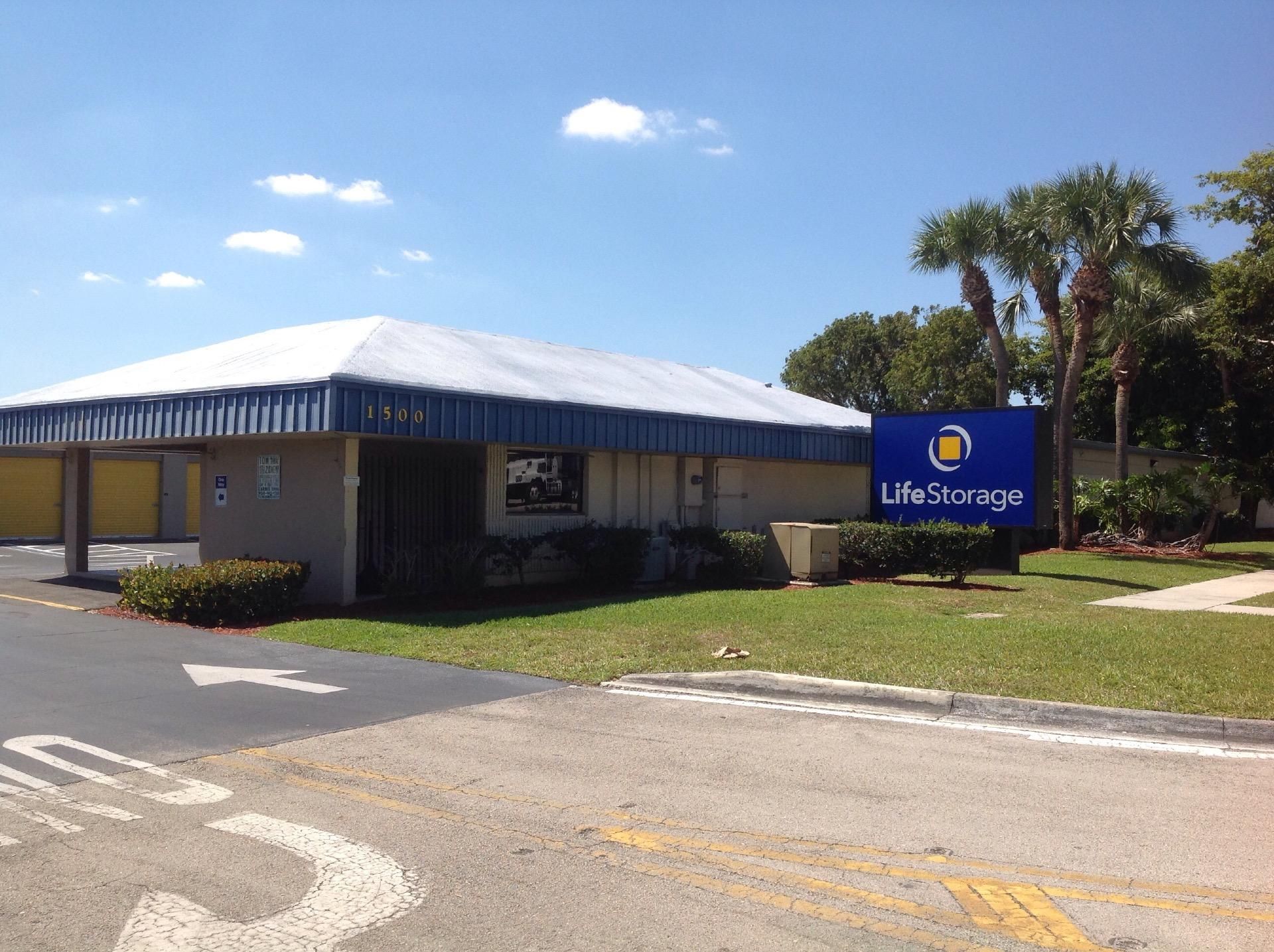 6×5 Self Storage Unit in Pompano Beach, FL 1500 W Sample Rd Pompano Beach, Florida