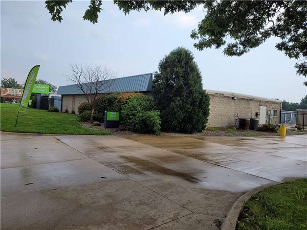 Extra Space Storage facility at 611 W Kenyon Rd - Champaign, IL