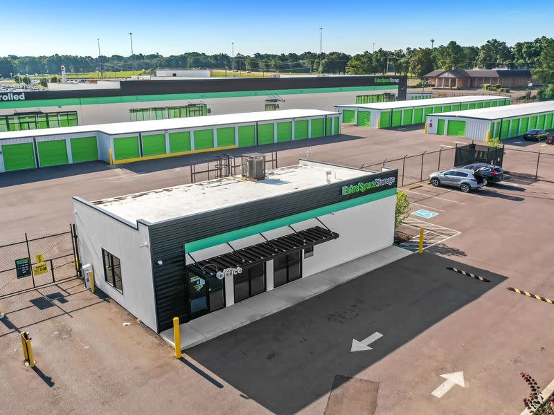 Storage Units in Memphis, TN at 4600 Millbranch Rd | Extra Space Storage