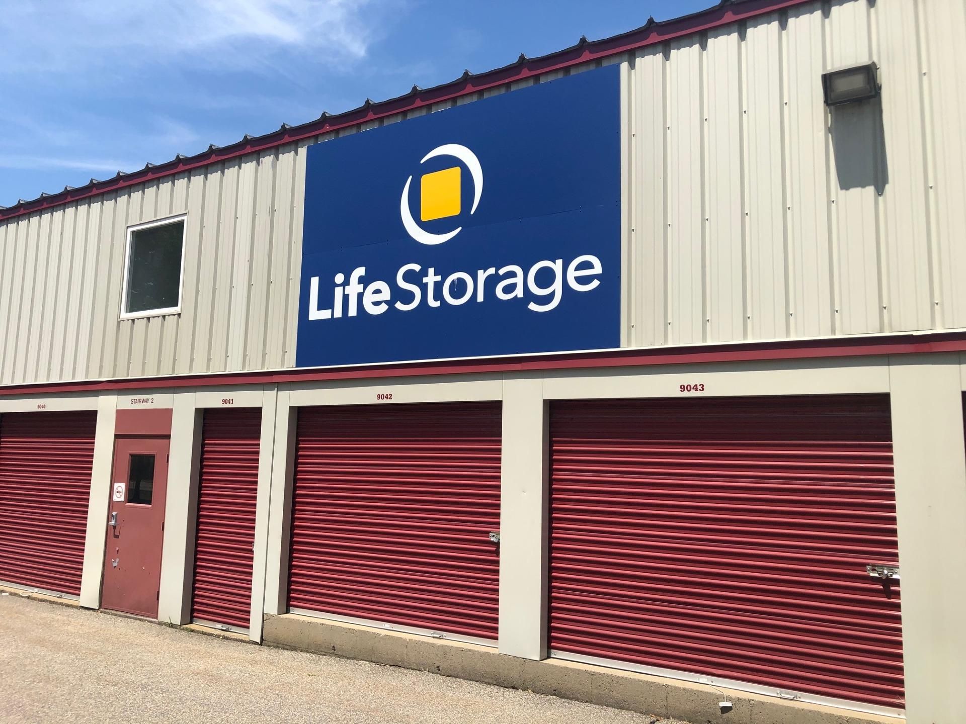 Extra Space Storage  70 Heritage Ave in Portsmouth, NH