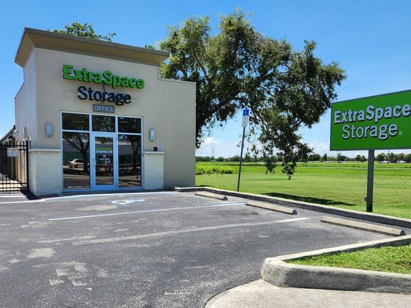 Extra Space Storage facility at 757 Apex Rd - Sarasota, FL