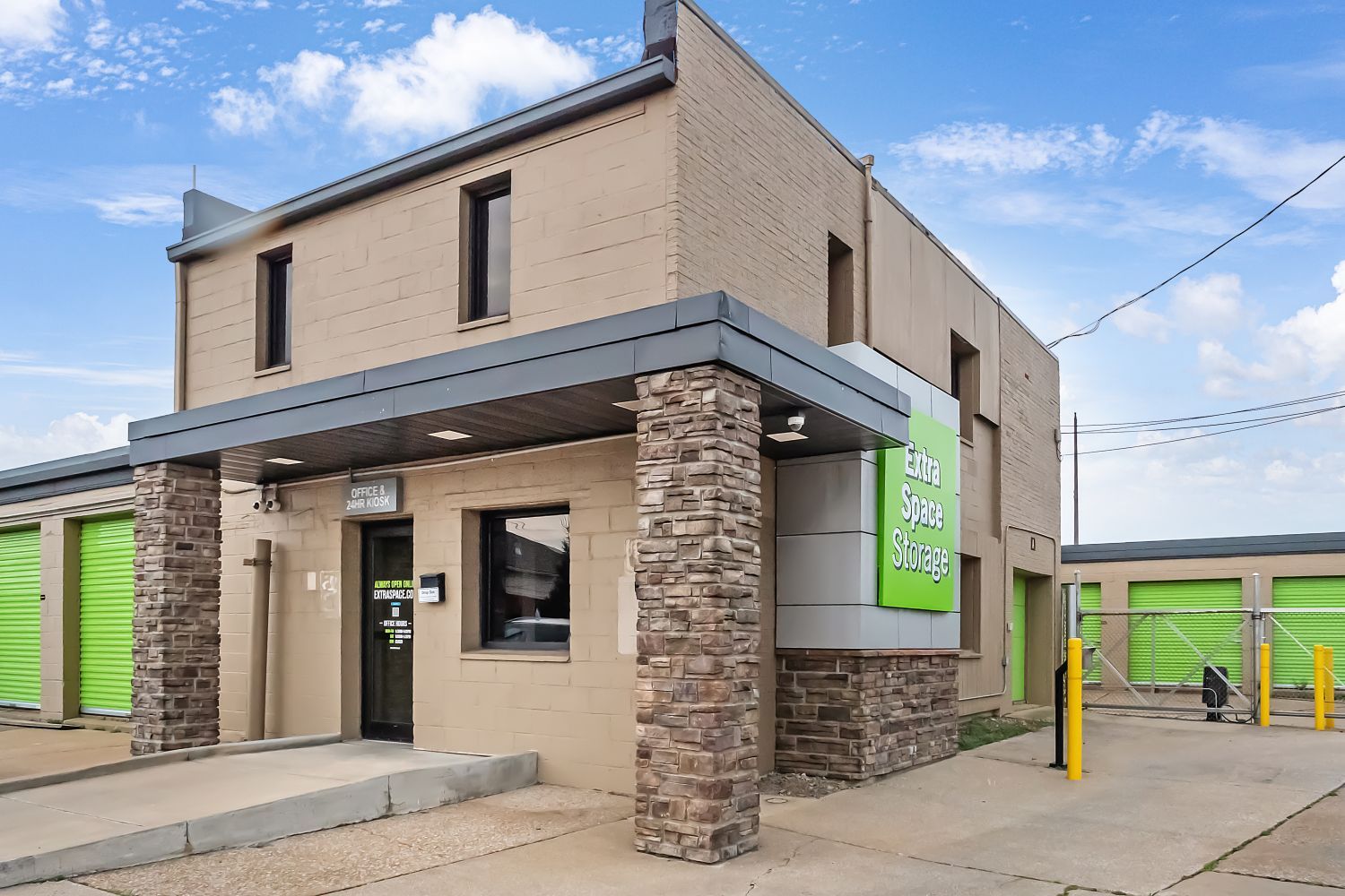 Extra Space Storage  4976 W 130th St in Cleveland, OH