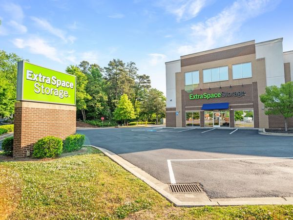 Extra Space Storage facility at 1587 Tibarron Pkwy SE - Smyrna, GA