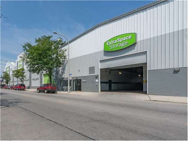 Extra Space Storage facility at 4400 W Addison St - Chicago, IL