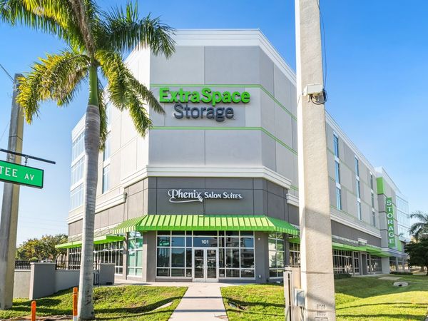 Extra Space Storage facility at 115 Manatee Ave W - Bradenton, FL