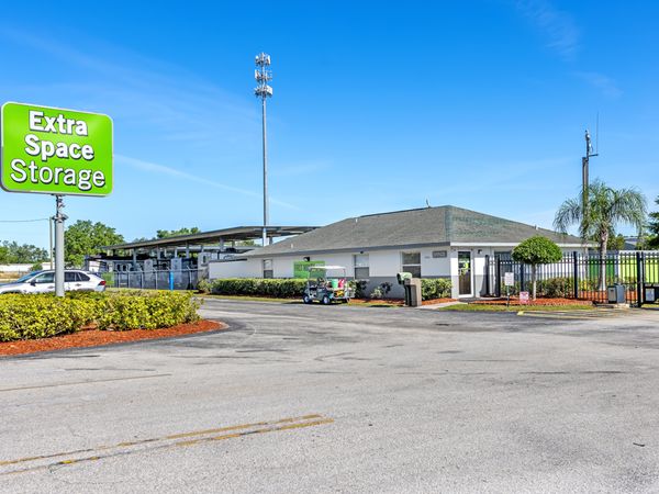 Extra Space Storage facility at 6550 State Road 544 - Winter Haven, FL